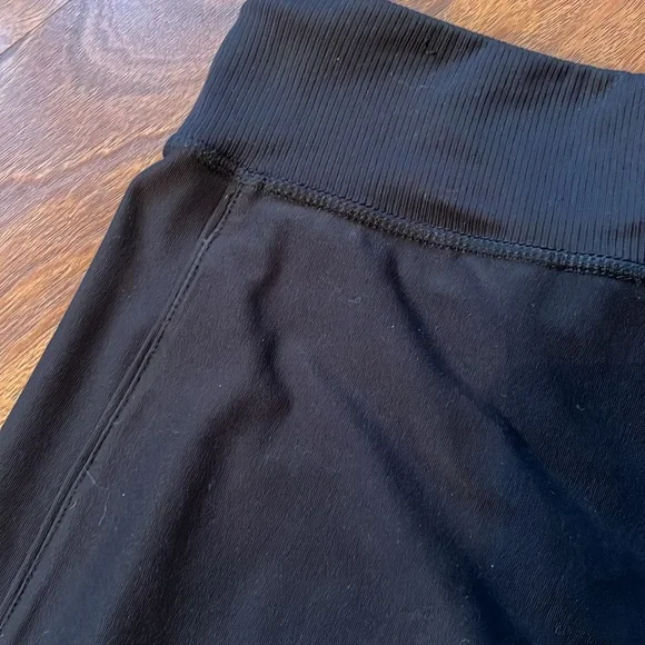 Like new Nike Fit Dry athletic capris - Picture 12 of 12